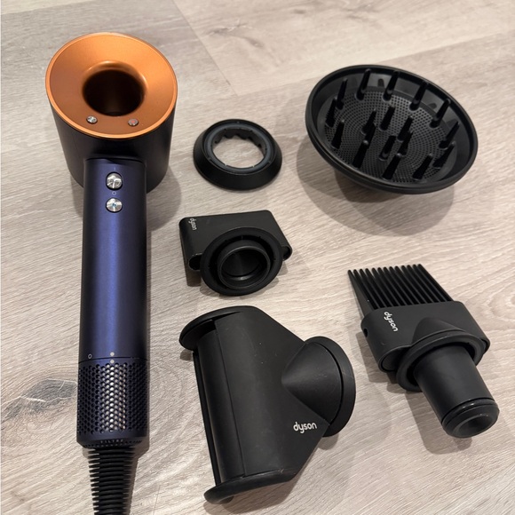 Dyson supersonic Hair Dryer in Blue and Orange with Black Attachments - Picture 2 of 5